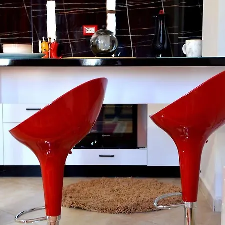 아파트 Sunny Flat In The Center Of Tirana, 2 Min. Walk