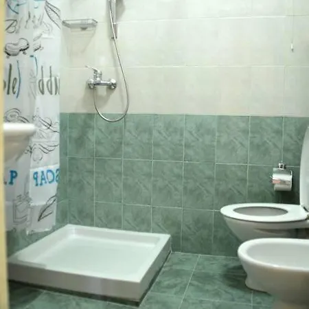 Sunny Flat In The Center Of Tirana, 2 Min. Walk * 티라나