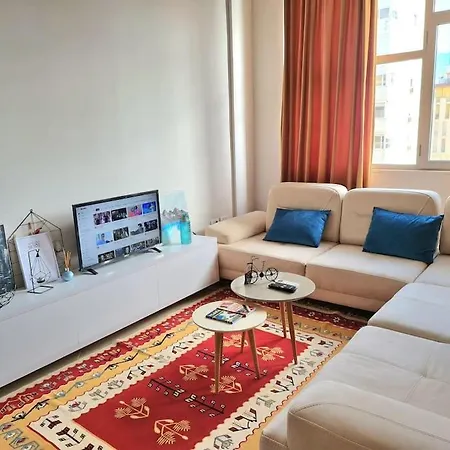 아파트 Sunny Flat In The Center Of Tirana, 2 Min. Walk