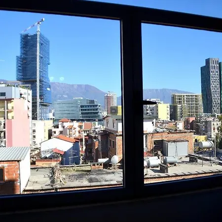 Sunny Flat In The Center Of Tirana, 2 Min. Walk * 티라나