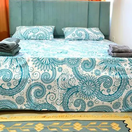 아파트 Sunny Flat In The Center Of Tirana, 2 Min. Walk 티라나