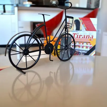 Sunny Flat In The Center Of Tirana, 2 Min. Walk Apartmán