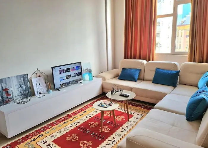 Apartmán Sunny Flat In The Center Of Tirana, 2 Min. Walk