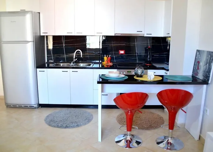 Apartmán Sunny Flat In The Center Of Tirana, 2 Min. Walk *