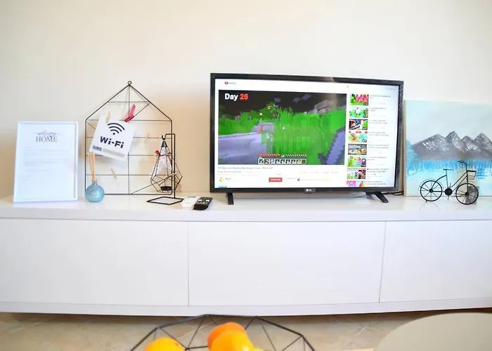 Apartmán Sunny Flat In The Center Of Tirana, 2 Min. Walk *